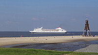 Kreuzfahrtschiff vor Cuxhaven