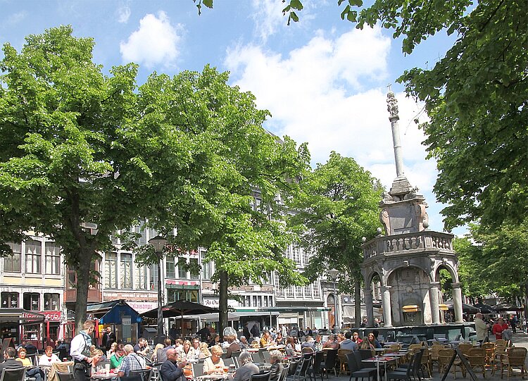 Liege Peron Place March