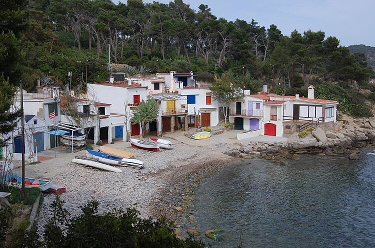 Verlassene alte Fischerdörfer laden zum Verweilen ein