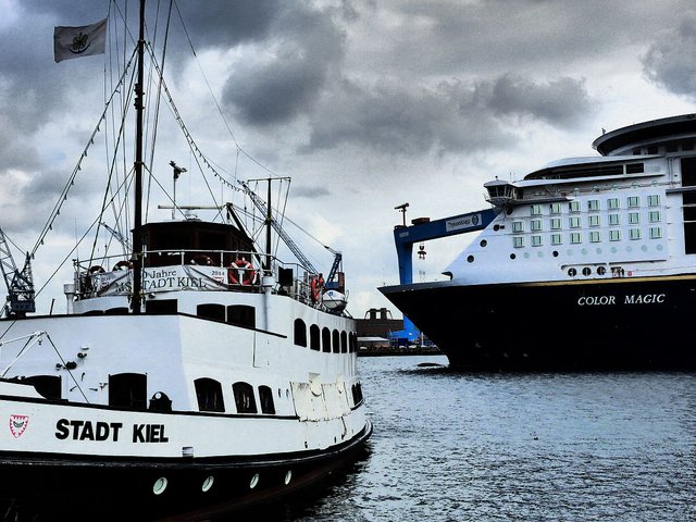 Schiffe im Kieler Hafen