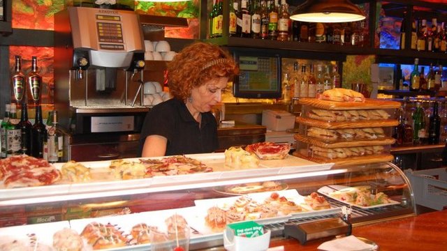 Pinchos in einer Bar in Bilbao