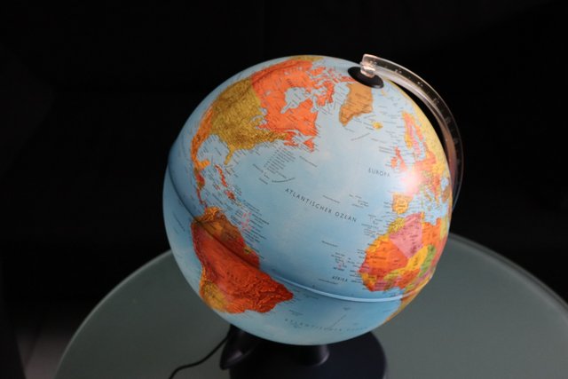 Kunststoff-Leuchtglobus interaktiv