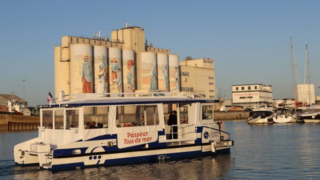 Der „Passeur Bus de Mer“ verbindet die Stadtteile von Les Sables d’Olonne