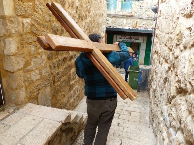 Kreuzverleih am Kreuzweg in Jerusalem