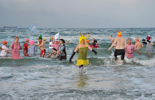 Eisbaden in Warnemünde