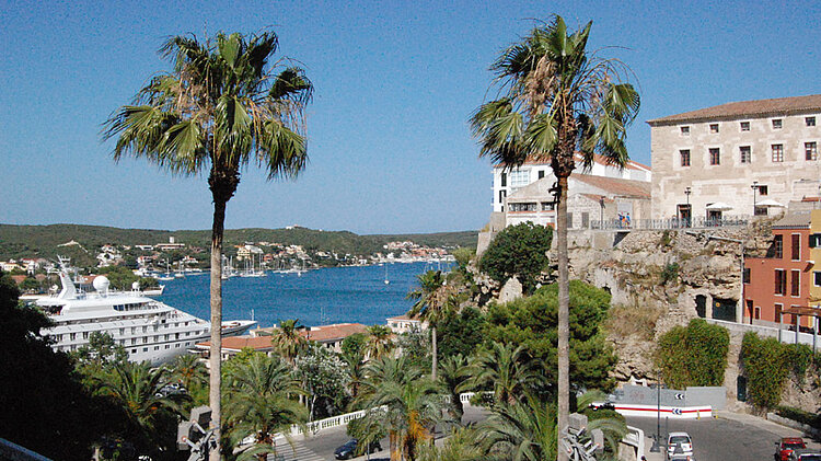 Menorca Blick aus der Altstadt zum Hafen