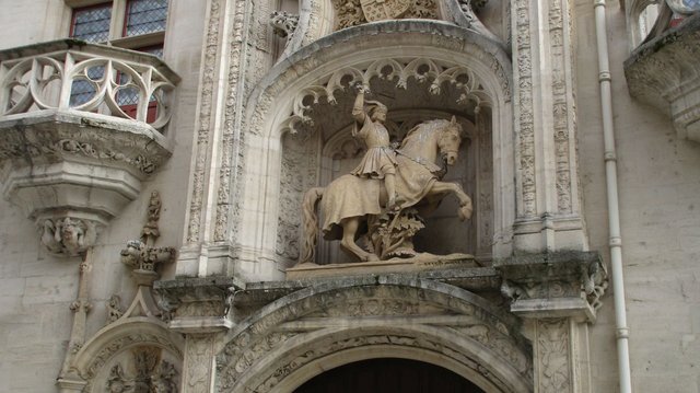 Detail vom Herzogspalast in der Grande Rue