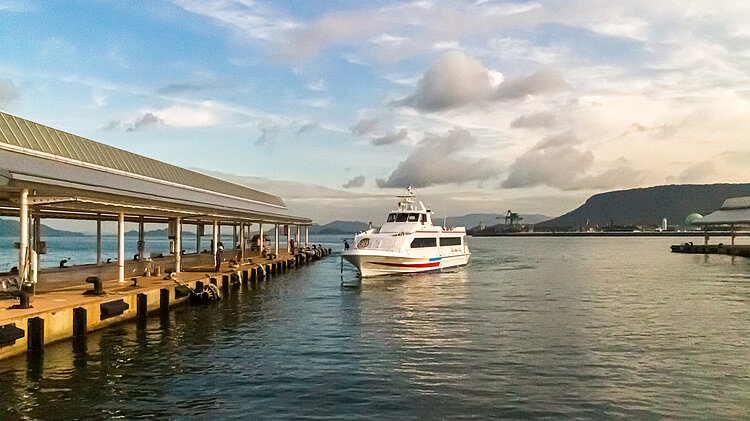 Schiff im Hafen von Takamatsu