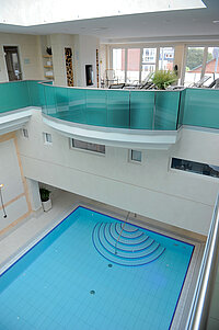 Im einstigen Tanzsaal gibt es im Strandhotel Duhnen in Cuxhaven heute Wellness auf drei Etagen