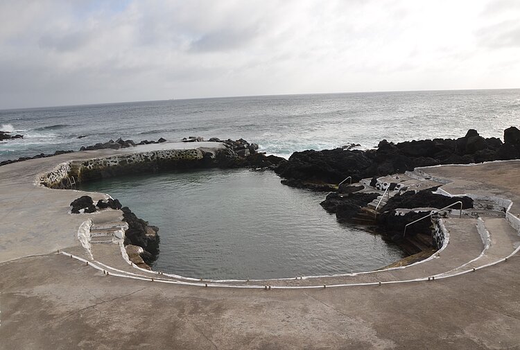 Naturschwimmbecken auf Terceira, Azoren